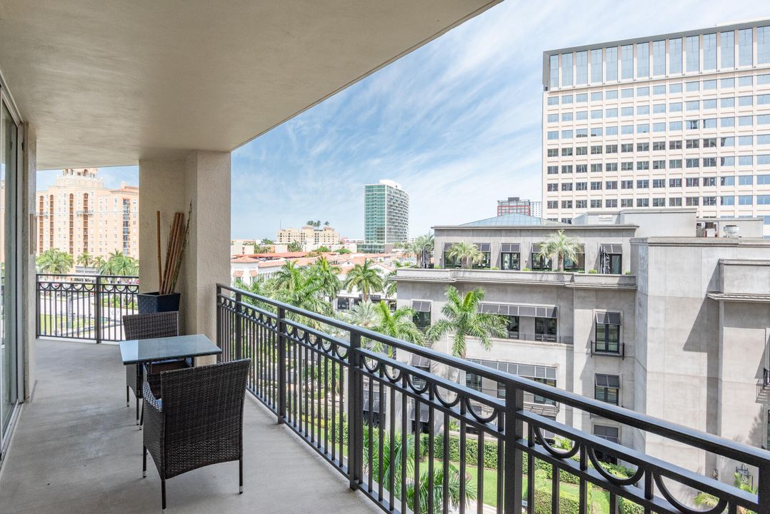 For Rent: $6,725 (2 beds, 2 baths, 1582 Square Feet)