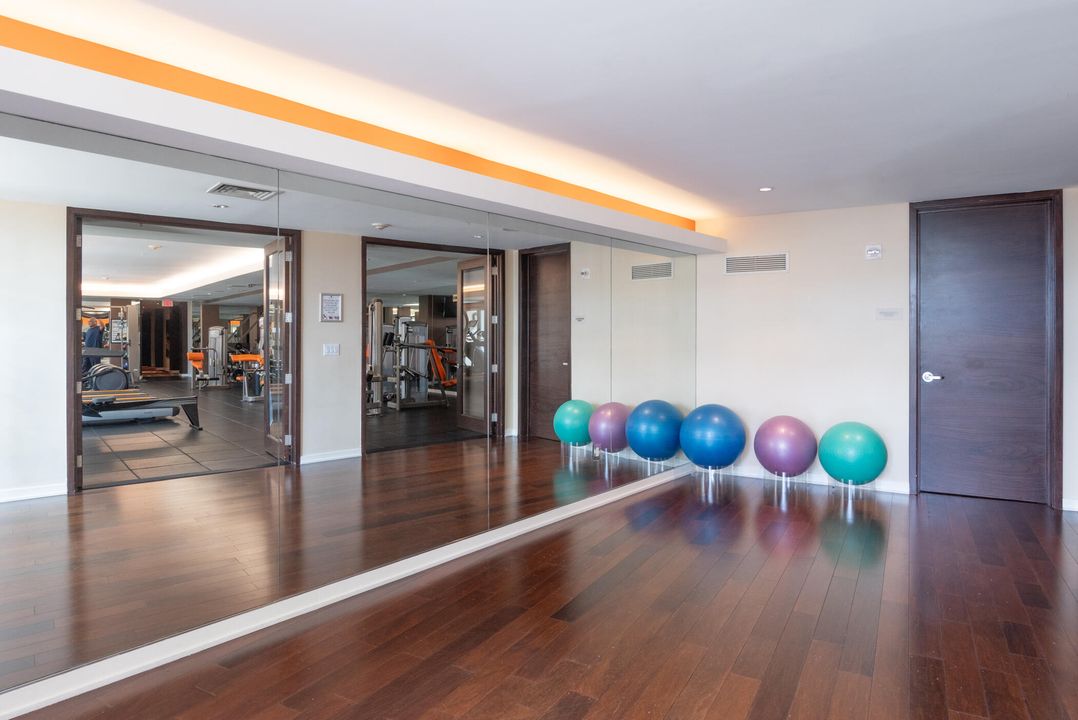 For Rent: $6,725 (2 beds, 2 baths, 1582 Square Feet)