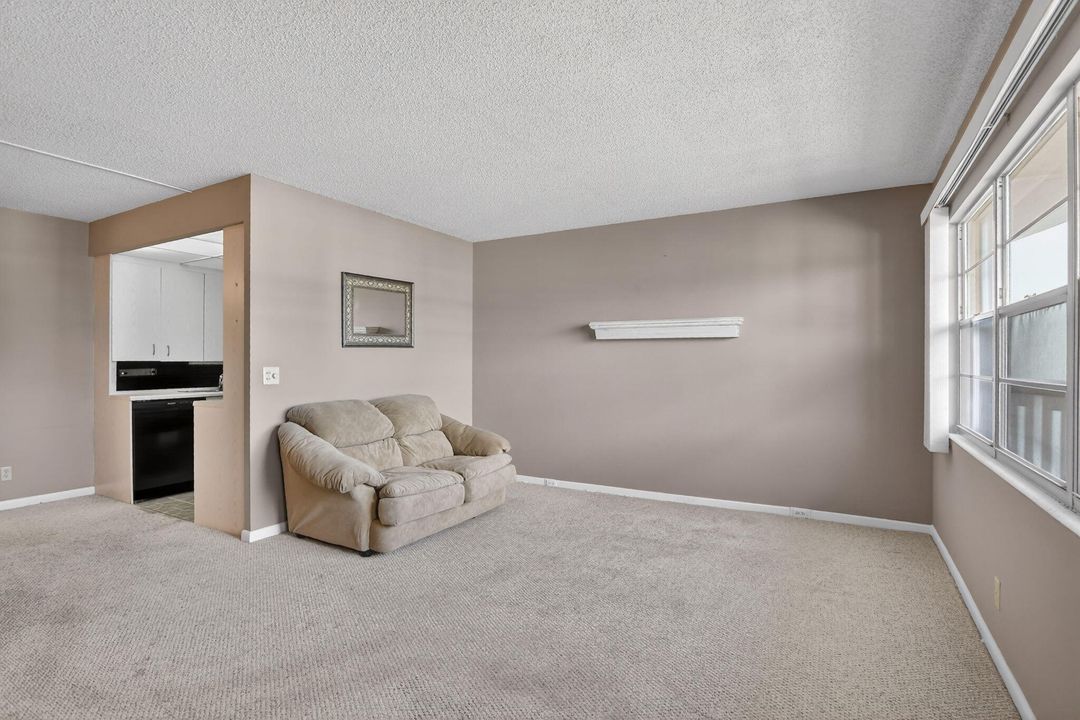 В аренду: $1,600 (1 спален, 1 ванн, 738 Квадратных фут)