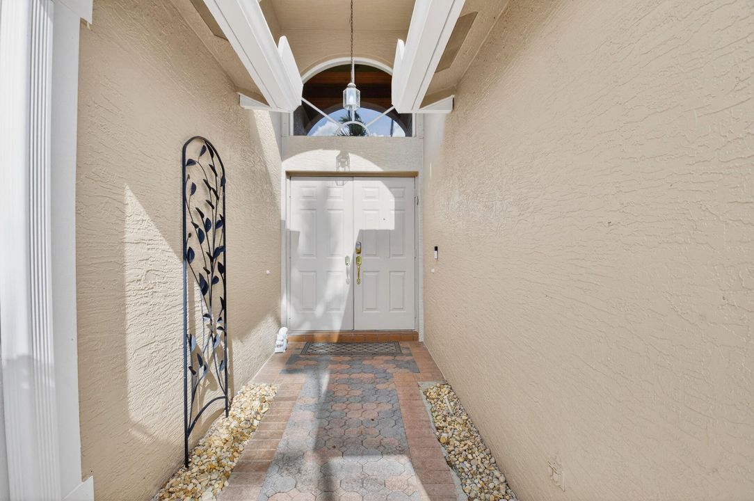 For Sale: $550,000 (3 beds, 2 baths, 1741 Square Feet)