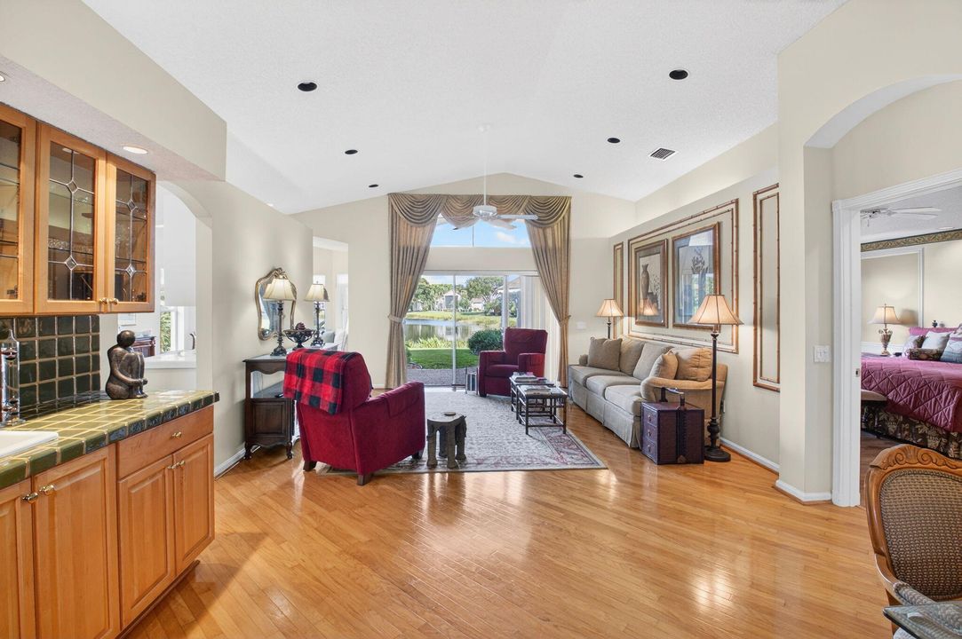 For Sale: $550,000 (3 beds, 2 baths, 1741 Square Feet)