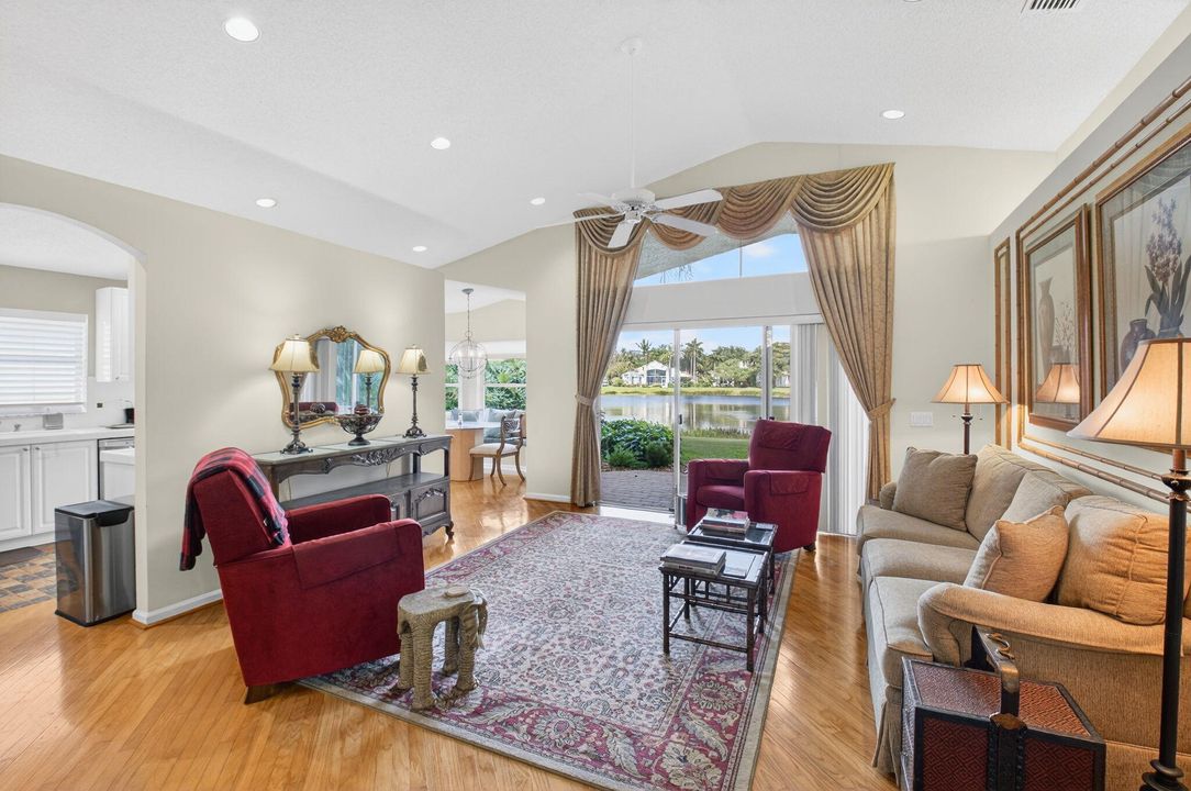 For Sale: $550,000 (3 beds, 2 baths, 1741 Square Feet)