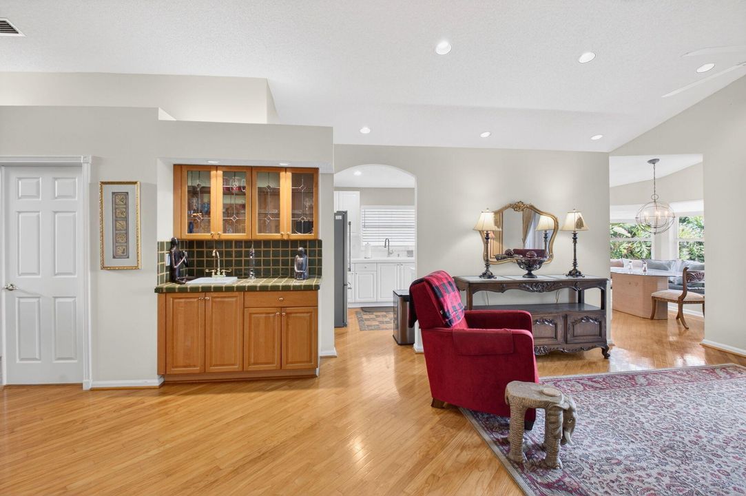 For Sale: $550,000 (3 beds, 2 baths, 1741 Square Feet)