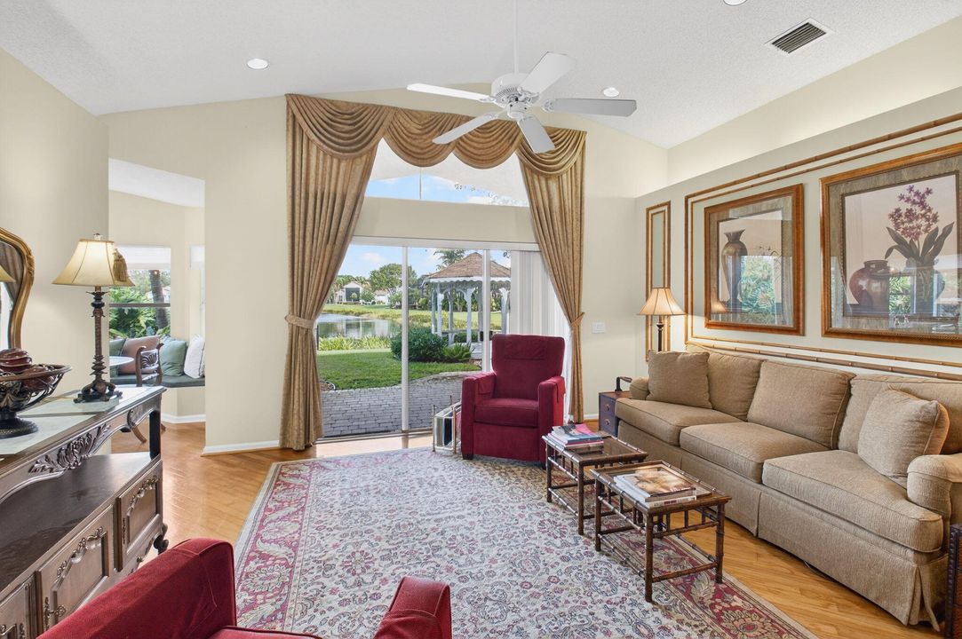 For Sale: $550,000 (3 beds, 2 baths, 1741 Square Feet)