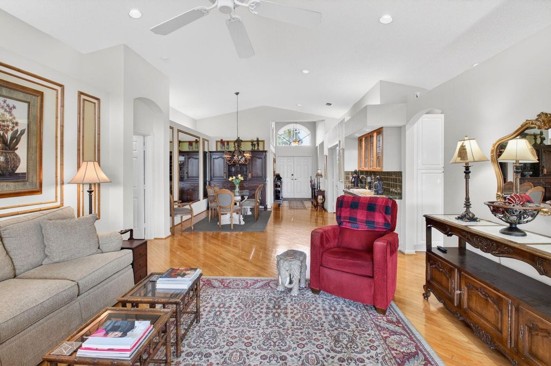 For Sale: $550,000 (3 beds, 2 baths, 1741 Square Feet)