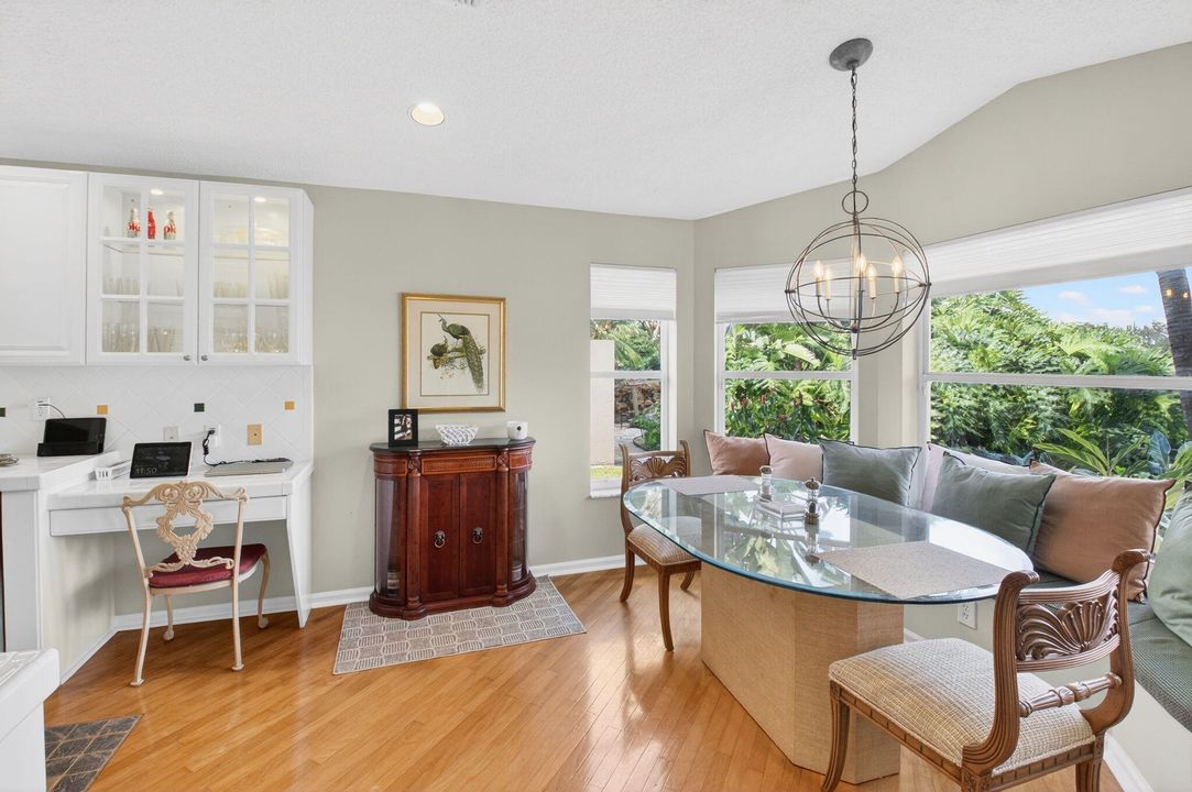 For Sale: $550,000 (3 beds, 2 baths, 1741 Square Feet)