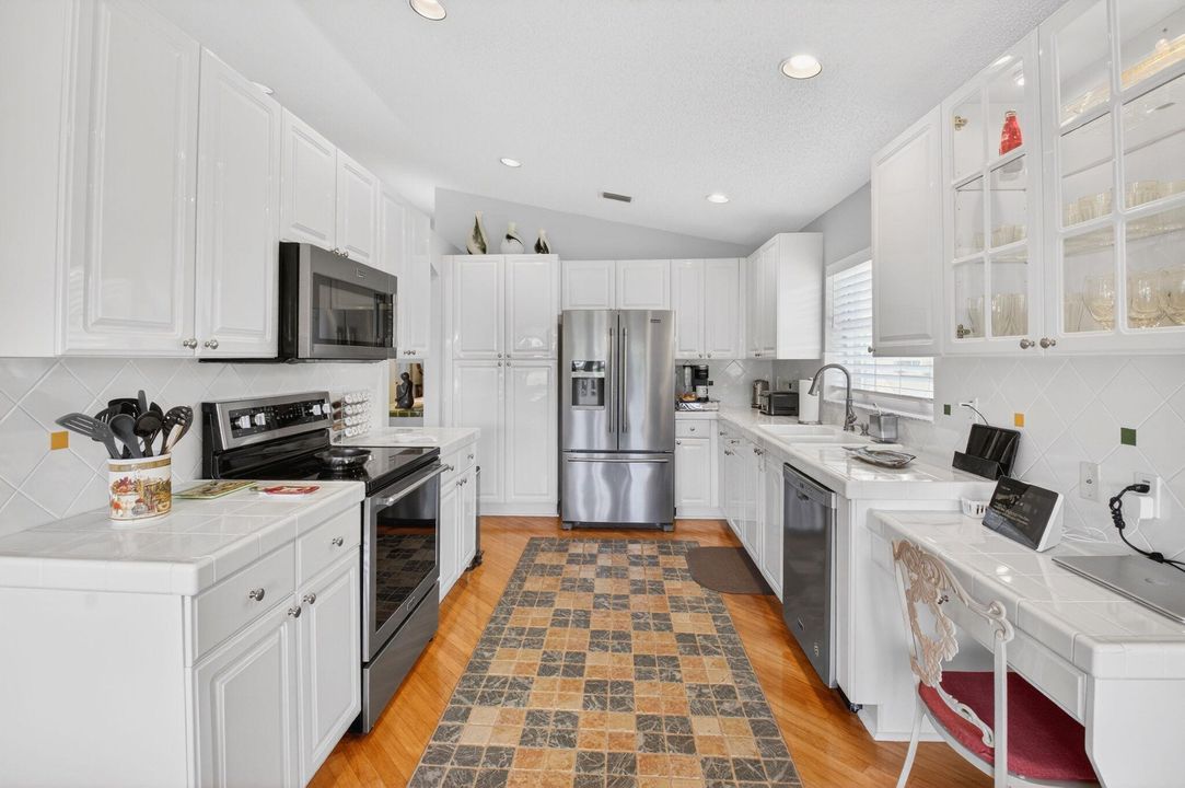 For Sale: $550,000 (3 beds, 2 baths, 1741 Square Feet)