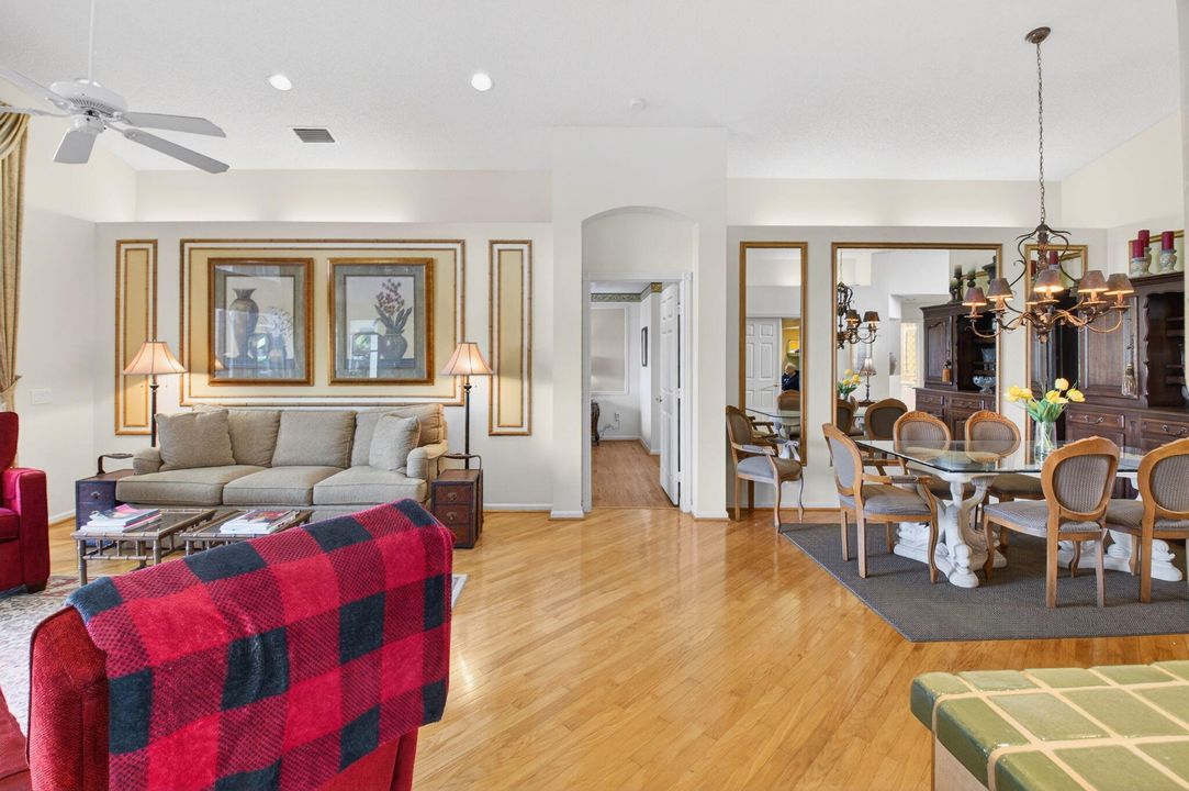 For Sale: $550,000 (3 beds, 2 baths, 1741 Square Feet)