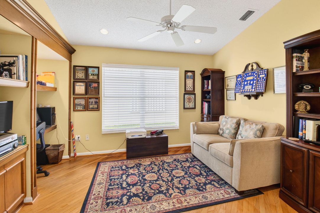 For Sale: $550,000 (3 beds, 2 baths, 1741 Square Feet)