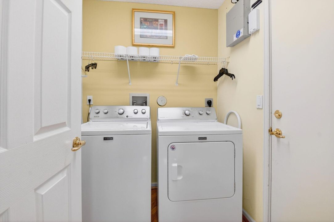 For Sale: $550,000 (3 beds, 2 baths, 1741 Square Feet)