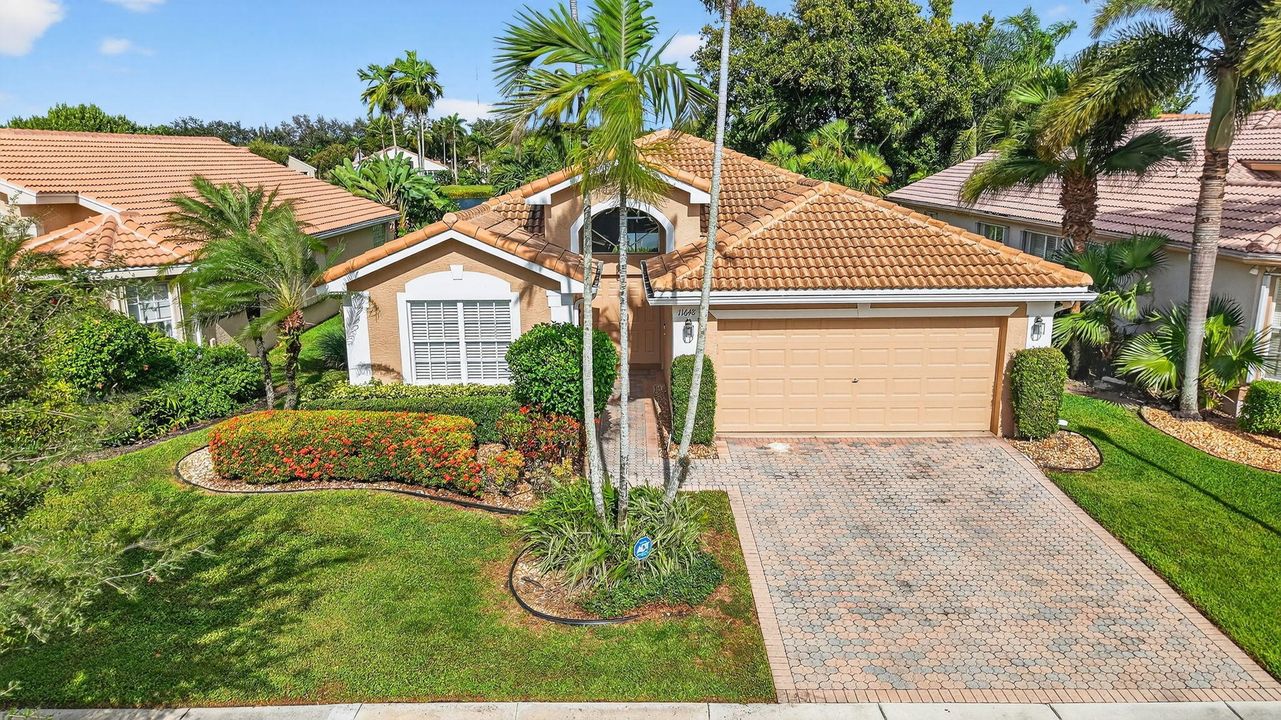 For Sale: $550,000 (3 beds, 2 baths, 1741 Square Feet)