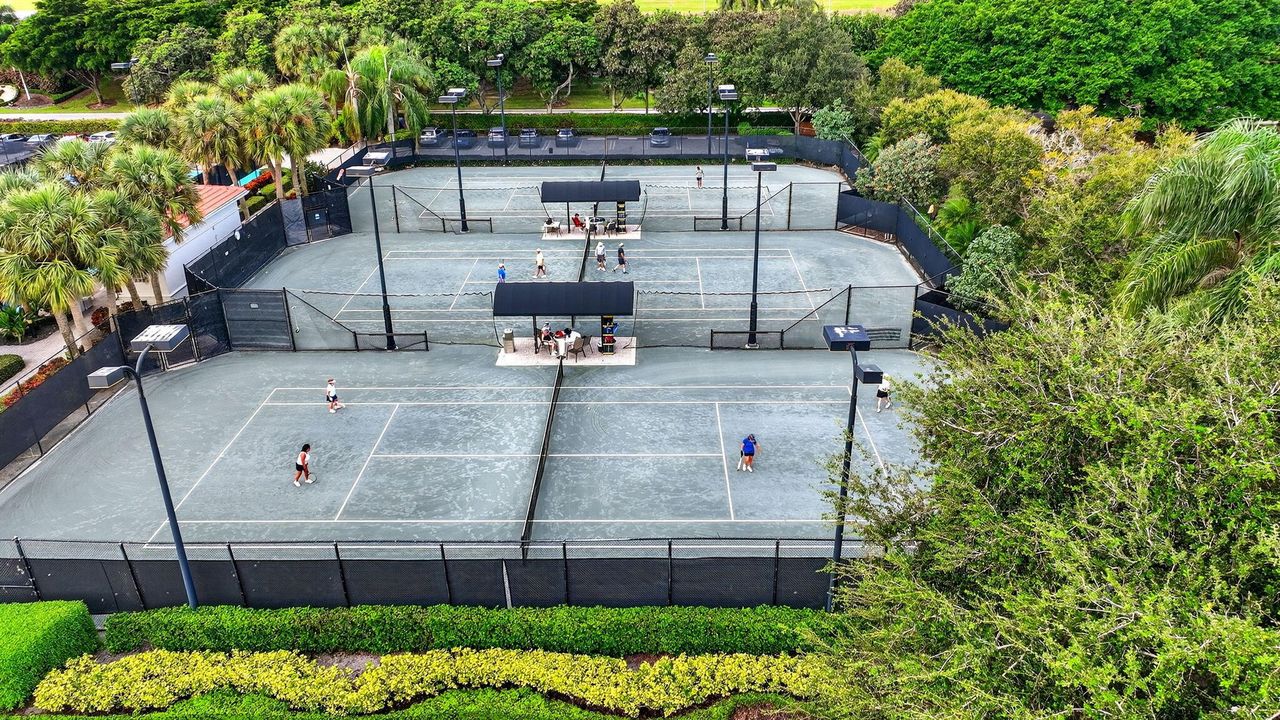 For Sale: $550,000 (3 beds, 2 baths, 1741 Square Feet)