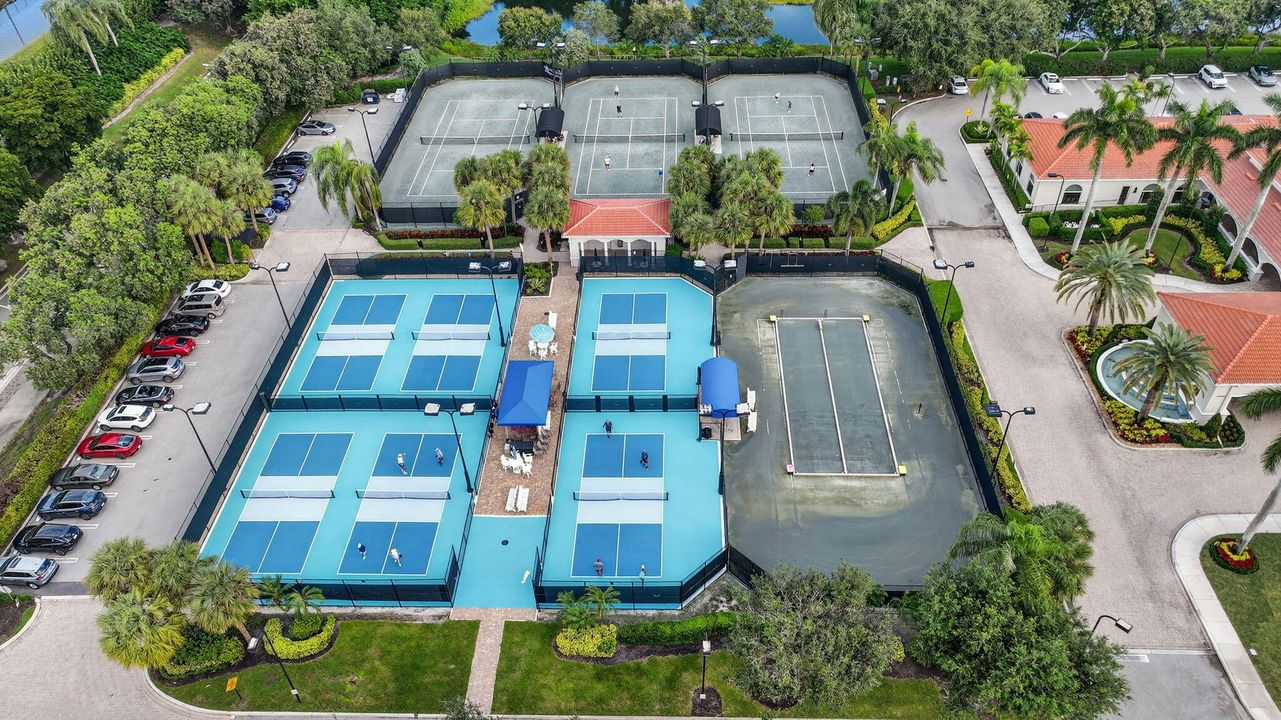 For Sale: $550,000 (3 beds, 2 baths, 1741 Square Feet)