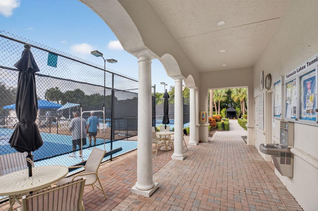 For Sale: $550,000 (3 beds, 2 baths, 1741 Square Feet)