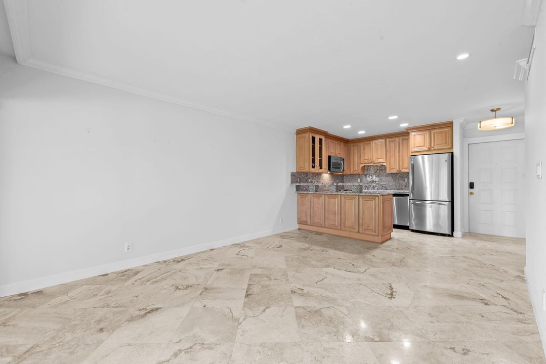 待售: $275,000 (1 贝兹, 1 浴室, 750 平方英尺)