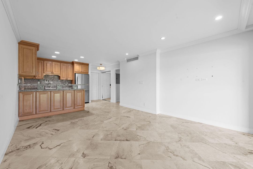 待售: $275,000 (1 贝兹, 1 浴室, 750 平方英尺)