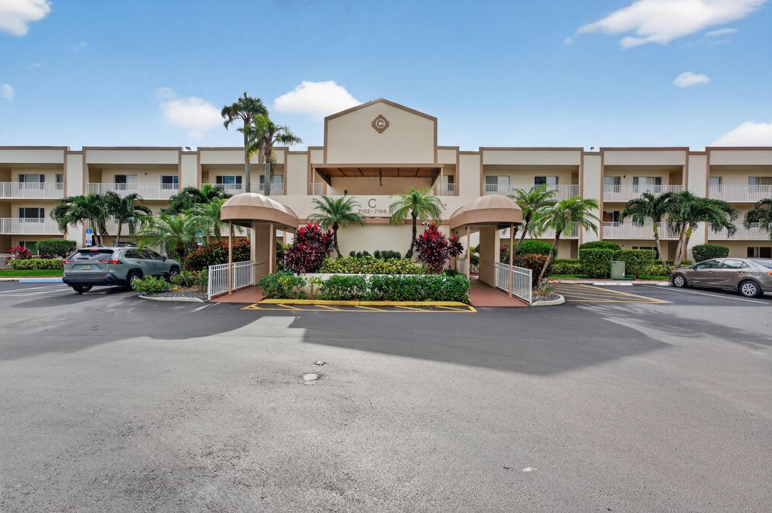 For Sale: $195,000 (2 beds, 2 baths, 1142 Square Feet)