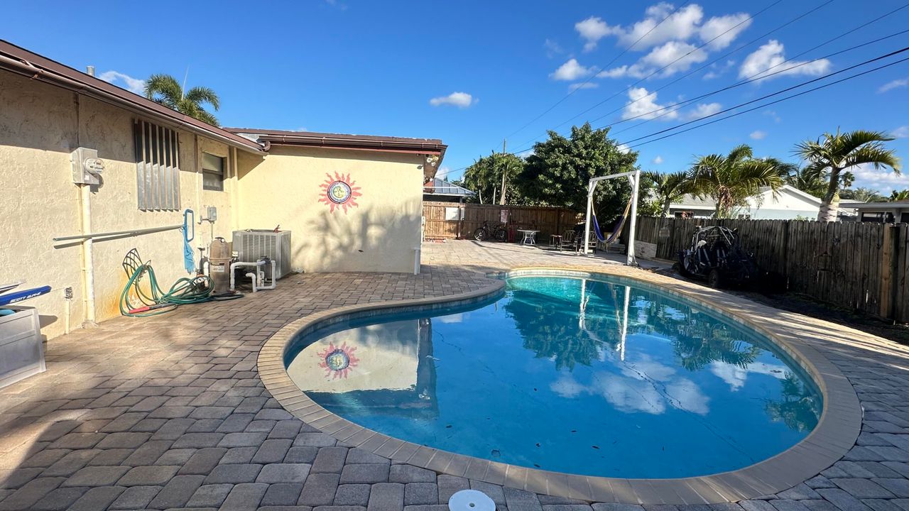 For Sale: $645,000 (2 beds, 2 baths, 1709 Square Feet)