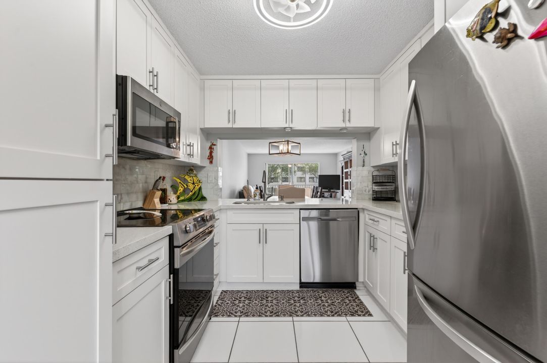 For Sale: $195,000 (2 beds, 2 baths, 1142 Square Feet)