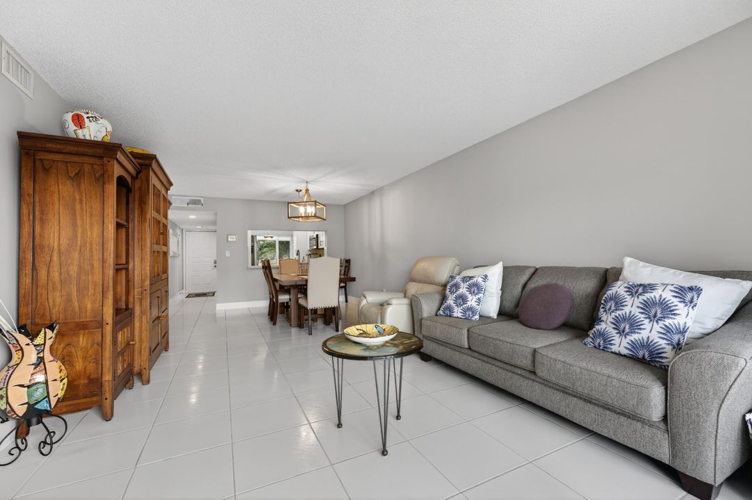 For Sale: $195,000 (2 beds, 2 baths, 1142 Square Feet)