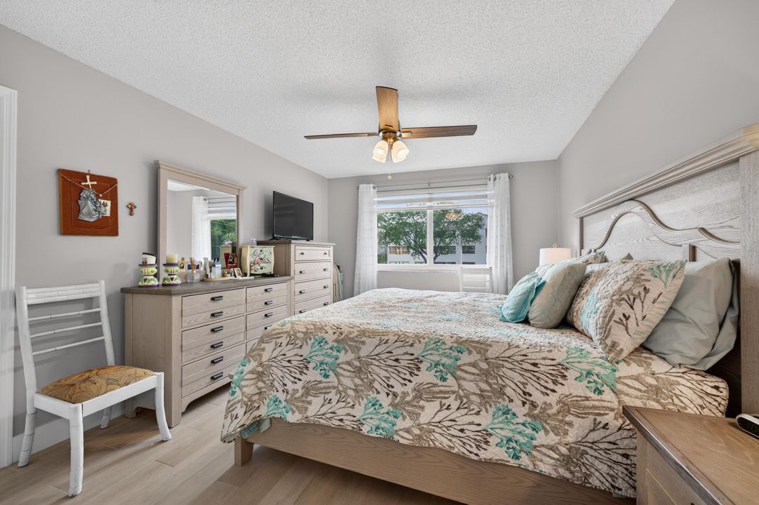 For Sale: $195,000 (2 beds, 2 baths, 1142 Square Feet)