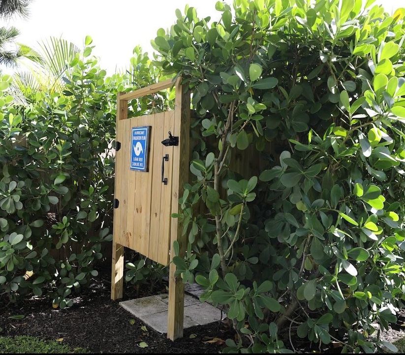 For Sale: $1,050,000 (3 beds, 2 baths, 2104 Square Feet)