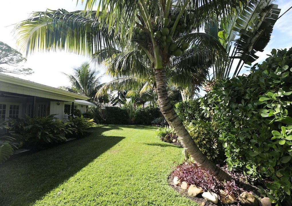 For Sale: $1,050,000 (3 beds, 2 baths, 2104 Square Feet)