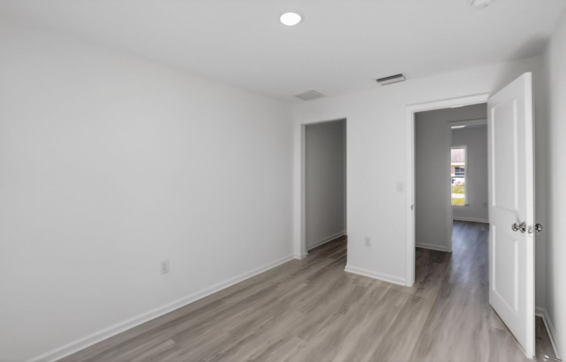 出租: $2,200 (3 贝兹, 1 浴室, 890 平方英尺)