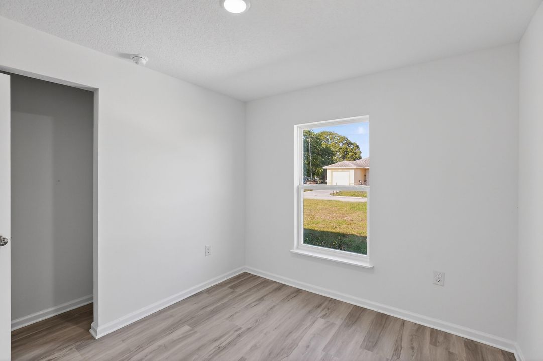 出租: $2,200 (3 贝兹, 1 浴室, 890 平方英尺)