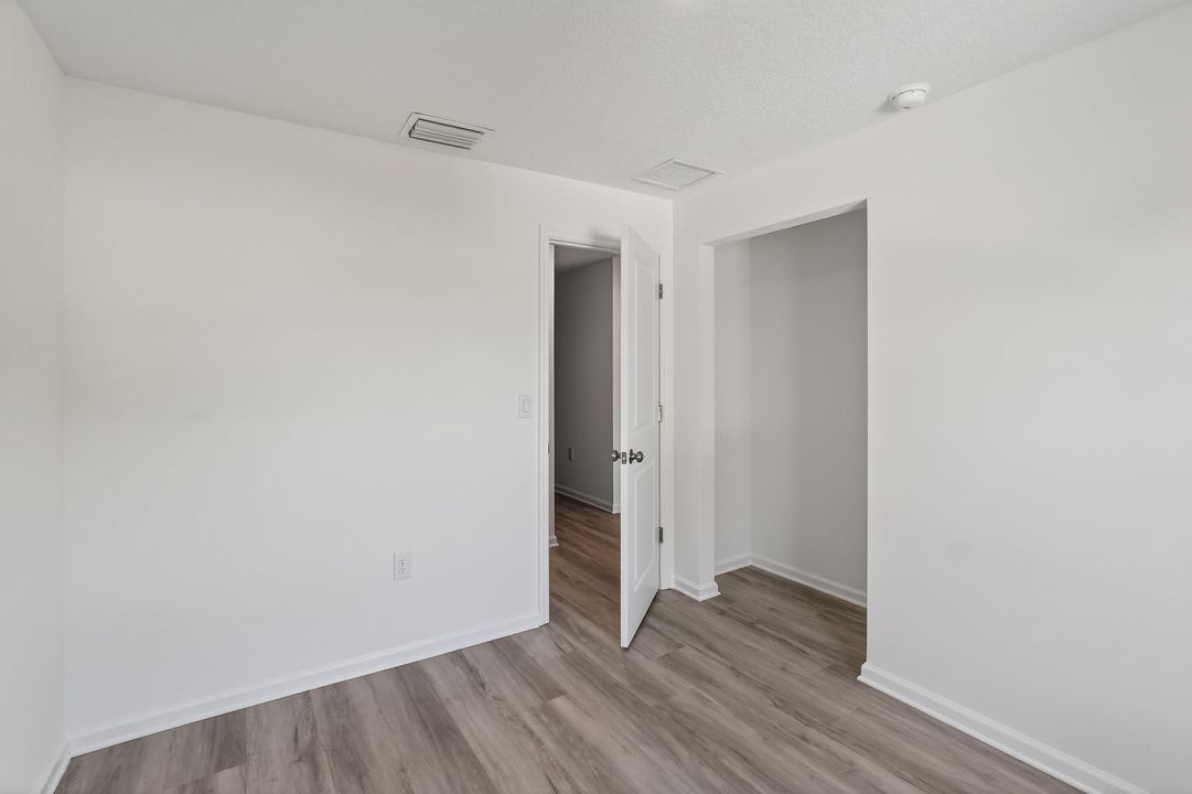 出租: $2,200 (3 贝兹, 1 浴室, 890 平方英尺)