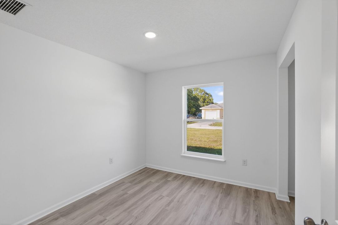 出租: $2,200 (3 贝兹, 1 浴室, 890 平方英尺)