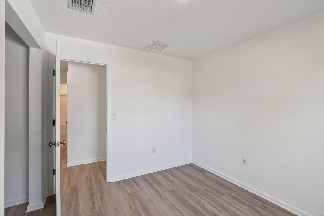 出租: $2,200 (3 贝兹, 1 浴室, 890 平方英尺)