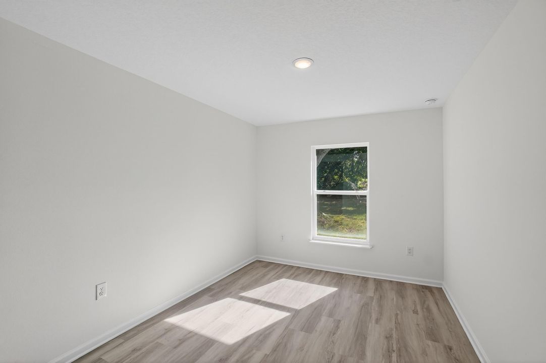 出租: $2,200 (3 贝兹, 1 浴室, 890 平方英尺)