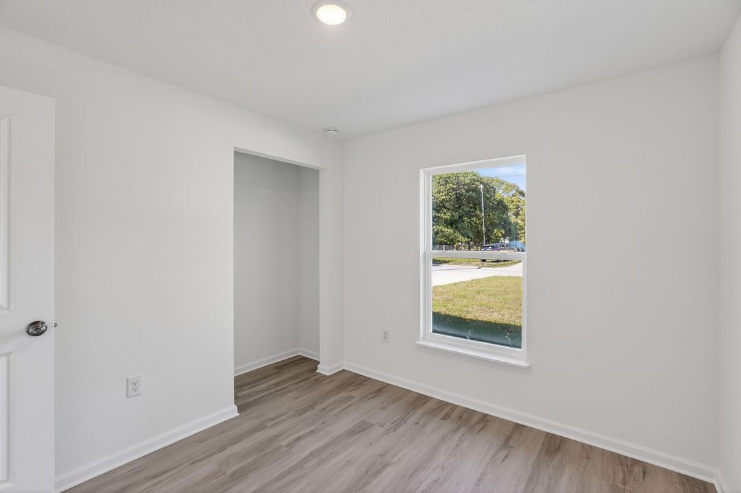 出租: $2,200 (3 贝兹, 1 浴室, 890 平方英尺)