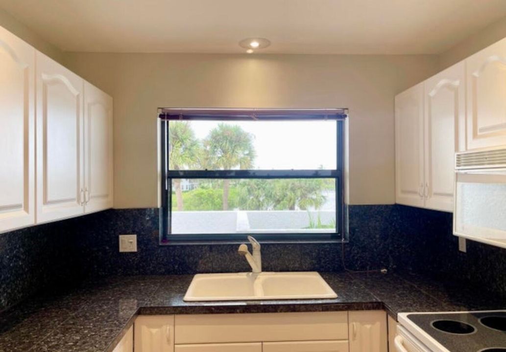 В аренду: $3,500 (2 спален, 2 ванн, 1135 Квадратных фут)