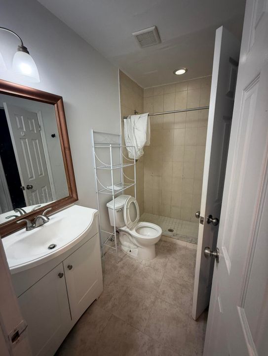 For Rent: $2,700 (2 beds, 2 baths, 1212 Square Feet)