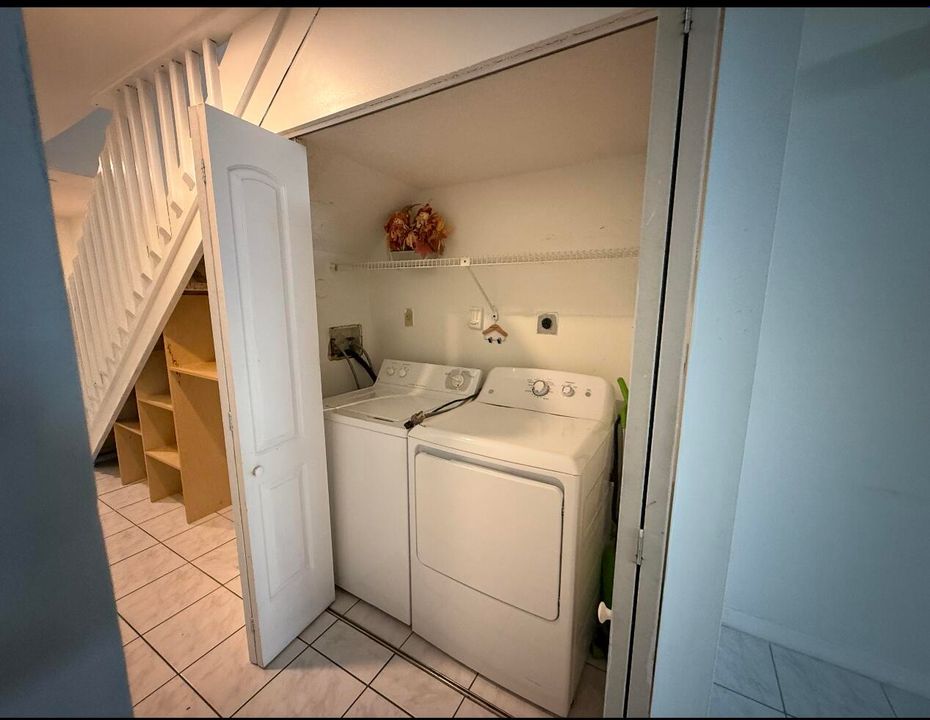 For Rent: $2,700 (2 beds, 2 baths, 1212 Square Feet)