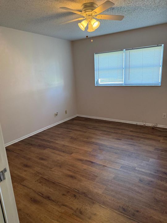 For Rent: $1,200 (1 beds, 1 baths, 611 Square Feet)