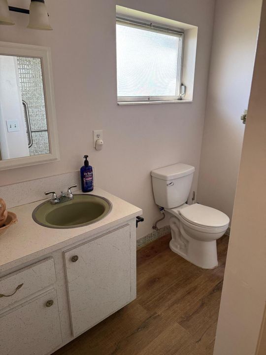 For Rent: $1,200 (1 beds, 1 baths, 611 Square Feet)