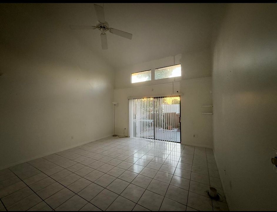 For Rent: $2,700 (2 beds, 2 baths, 1212 Square Feet)