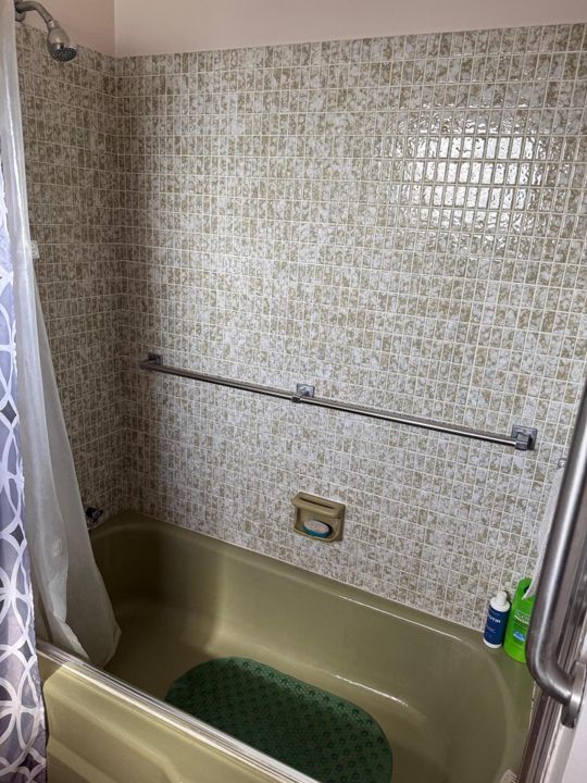 For Rent: $1,200 (1 beds, 1 baths, 611 Square Feet)