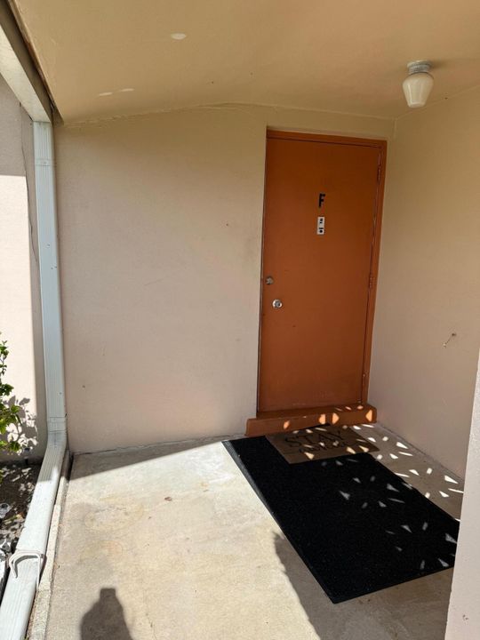 For Rent: $1,200 (1 beds, 1 baths, 611 Square Feet)