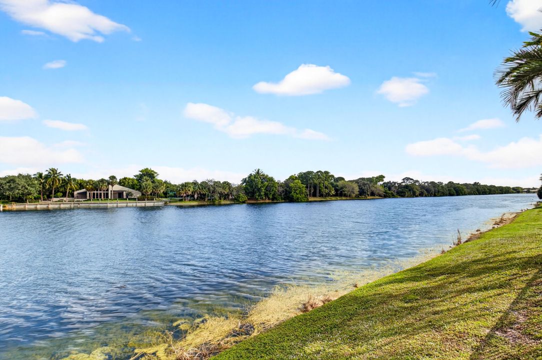 En Venta: $2,400,000 (4 camas, 3 baños, 3317 Pies cuadrados)