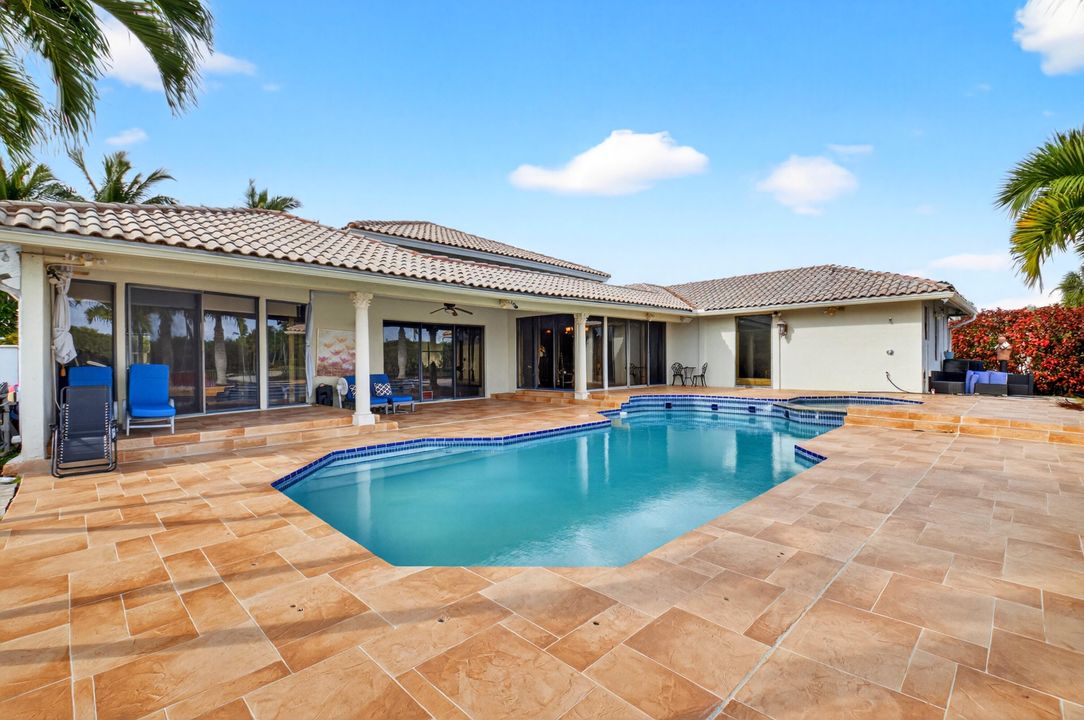 En Venta: $2,400,000 (4 camas, 3 baños, 3317 Pies cuadrados)