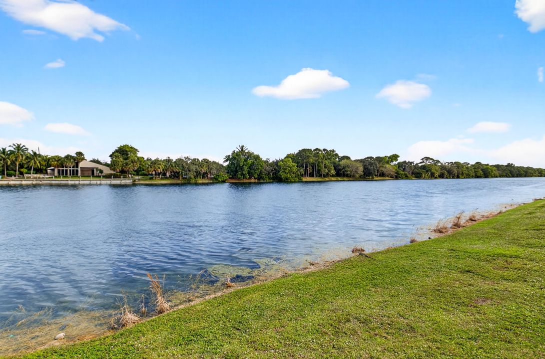 En Venta: $2,400,000 (4 camas, 3 baños, 3317 Pies cuadrados)