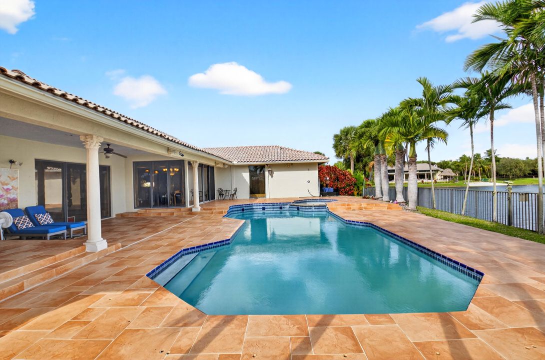 En Venta: $2,400,000 (4 camas, 3 baños, 3317 Pies cuadrados)