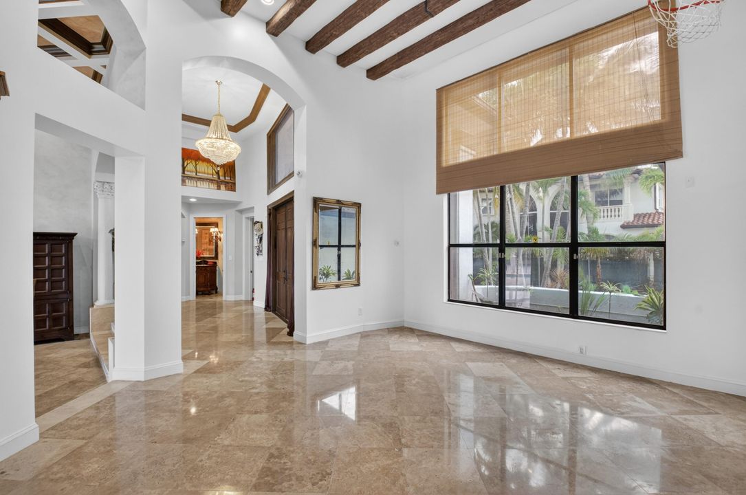 En Venta: $2,400,000 (4 camas, 3 baños, 3317 Pies cuadrados)