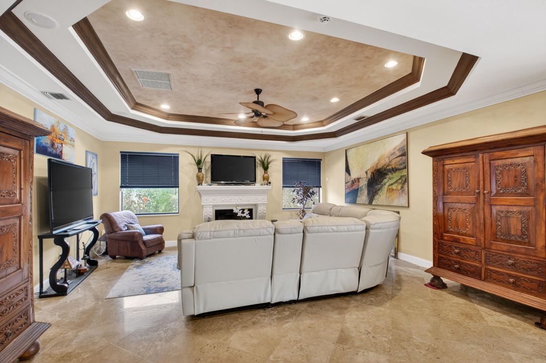 En Venta: $2,400,000 (4 camas, 3 baños, 3317 Pies cuadrados)