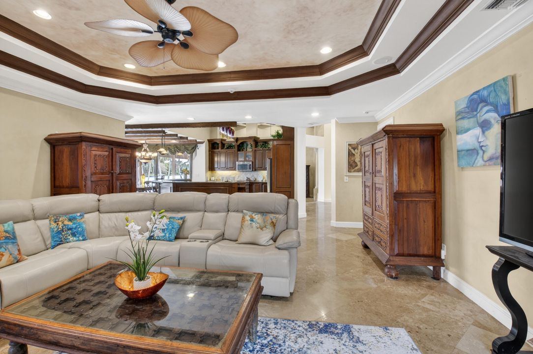 En Venta: $2,400,000 (4 camas, 3 baños, 3317 Pies cuadrados)