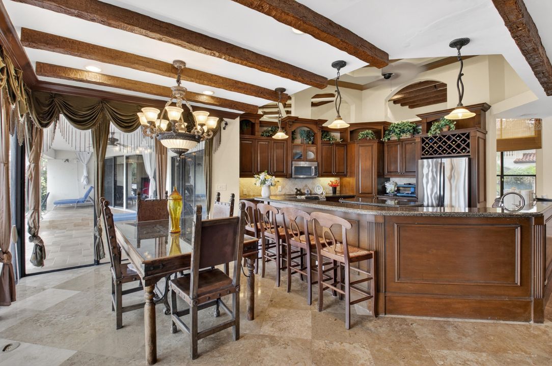 En Venta: $2,400,000 (4 camas, 3 baños, 3317 Pies cuadrados)